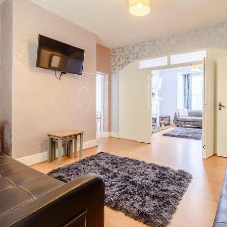 Hallam House بيت للعطل