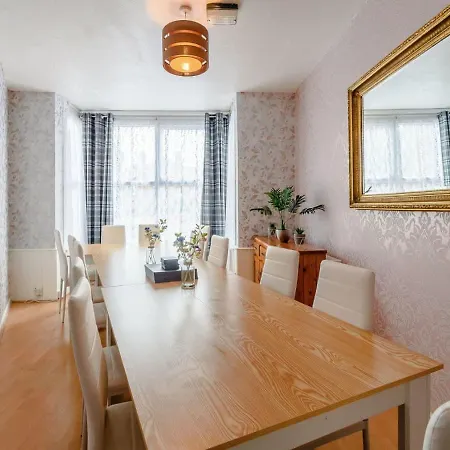 بيت للعطل Hallam House